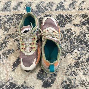 nike reacts, size 7 womens